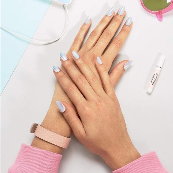 Lime Crime Chromatic Pop-On Nails in “Oyster” (Iridescent Opal) BNIB - Picture 4 of 4